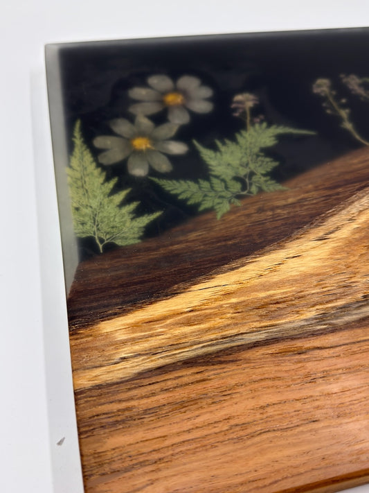 Schwarzer Palisander mit Blumen