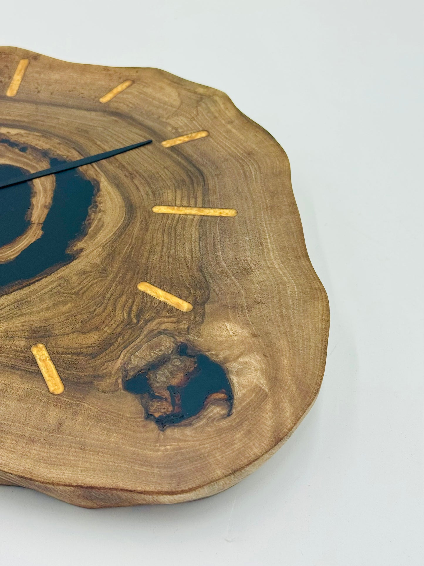 Schwarze Ami-Nuss Baumscheibe