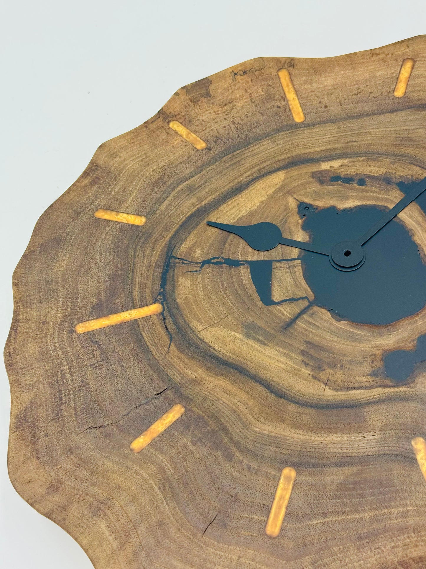 Schwarze Ami-Nuss Baumscheibe