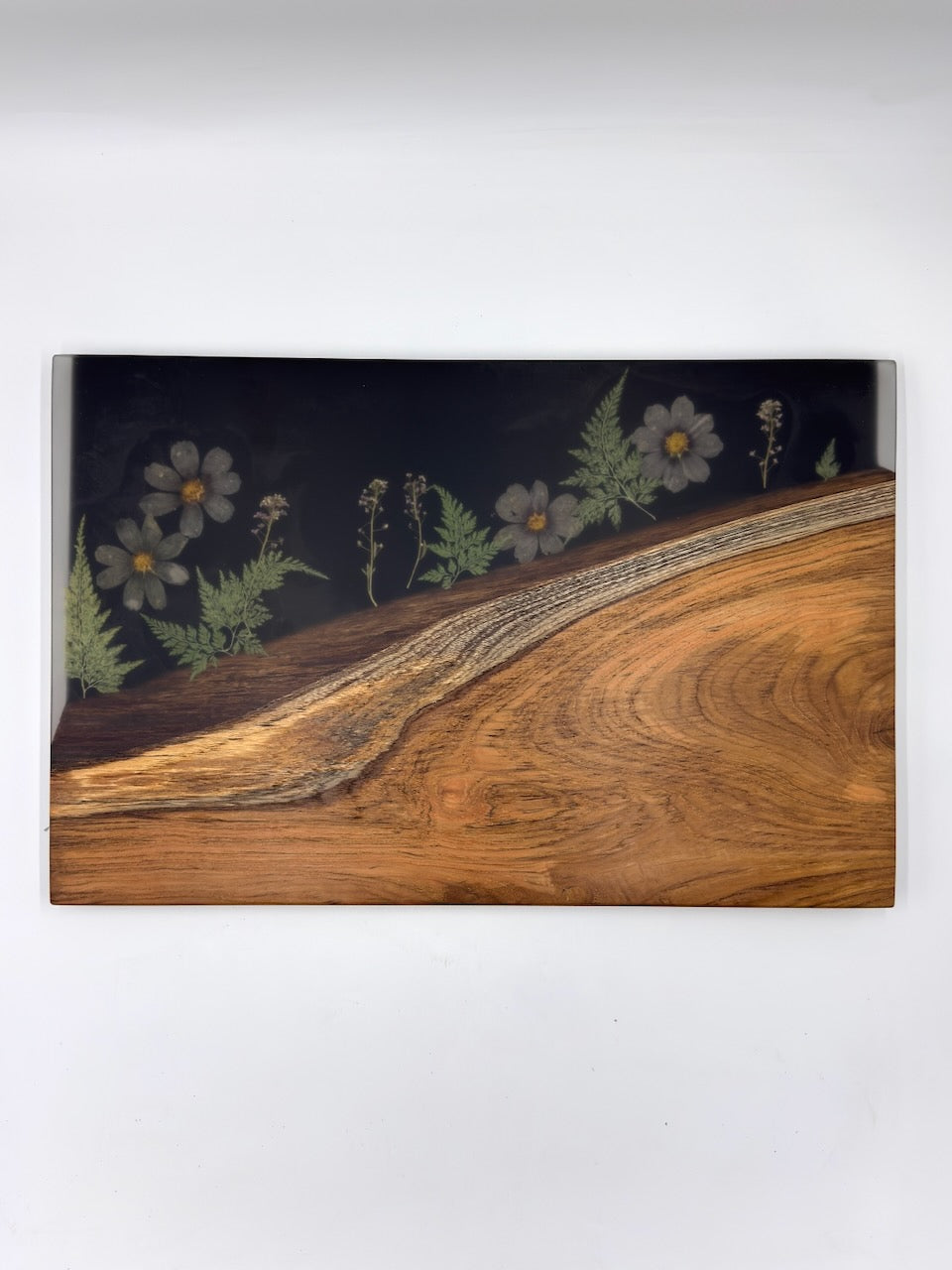 Schwarzer Palisander mit Blumen