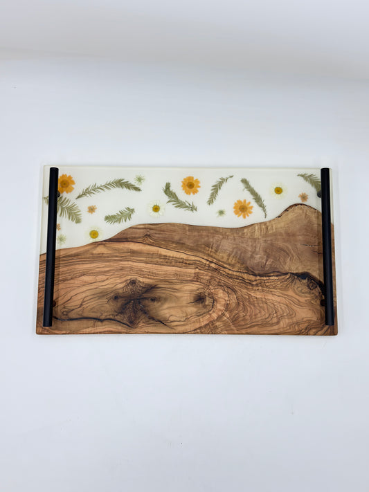 Weiße Olive mit Blumen