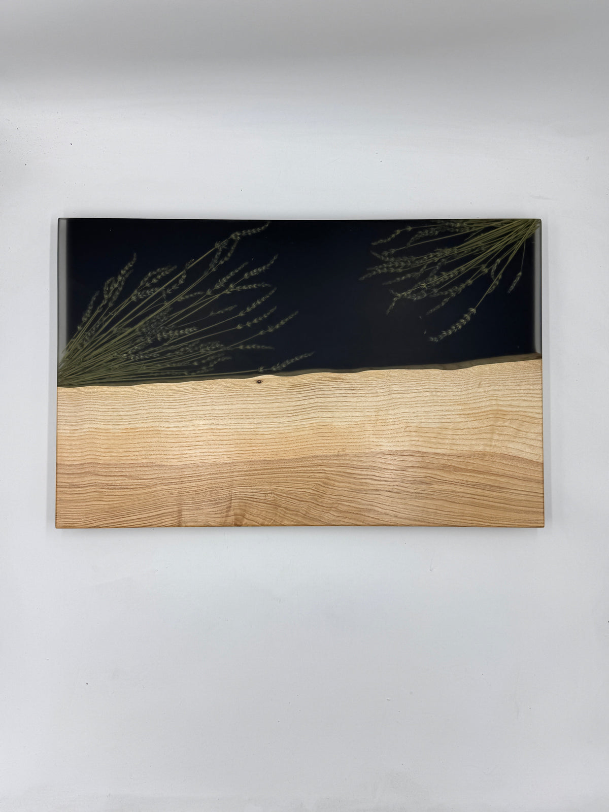 Schwarze Esche mit Blumen