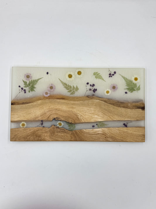Weiße Eiche mit Blumen